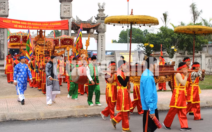 Lễ rước thần tại Lễ hội đình Đầm Hà (2- 2017). Ảnh: Minh Hải (CTV)