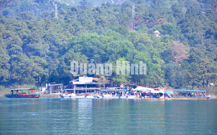 Bến nước chùa Lôi Âm.