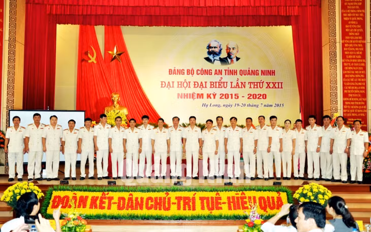 BCH Đảng bộ Công an tỉnh khóa XXII nhiệm kỳ 2015-2020 ra mắt Đại hội với 24 đồng chí
