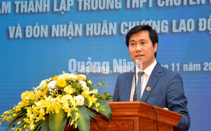 Đồng chí Nguyễn Tường Văn, Phó Bí thư Tỉnh ủy, Chủ tịch UBND tỉnh, phát biểu tại buổi lễ (11-2020). Ảnh: Lan Anh