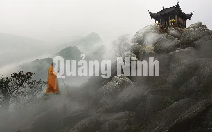 Sương mù Yên Tử. Ảnh: Bạch Ngọc Tư