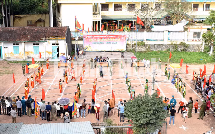 Hội cờ người truyền thống xã Đài Xuyên, huyện Vân Đồn (2-2019). Ảnh: Thành Công