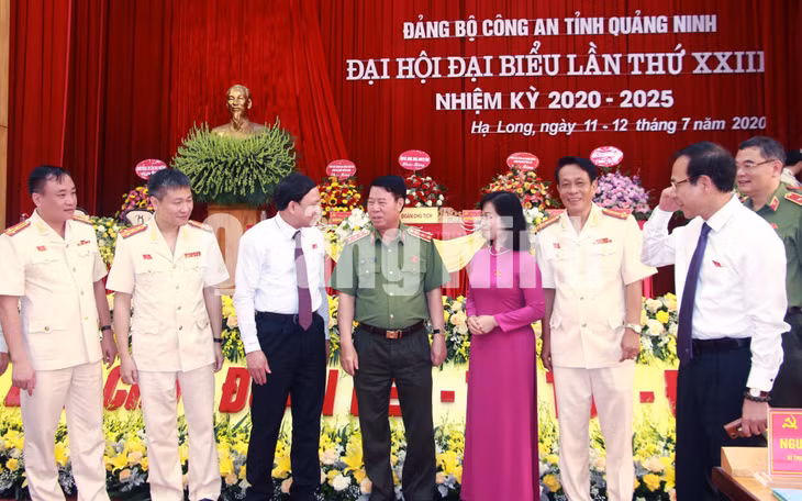 Các đại biểu trao đổi, thảo luận bên lề Đại hội (7-2020). Ảnh: Mạnh Trường