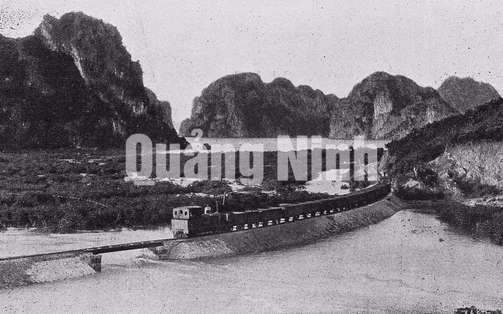 Tuyến đường sắt chạy qua Hòn Gai, Quảng Ninh thời thuộc địa. Ảnh tư liệu