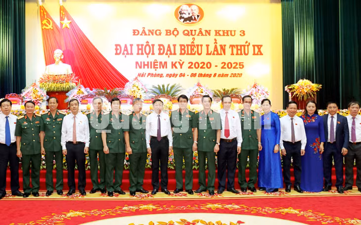 Các đại biểu chụp ảnh lưu niệm tại Đại hội (8-2020). Ảnh: Văn Đảm