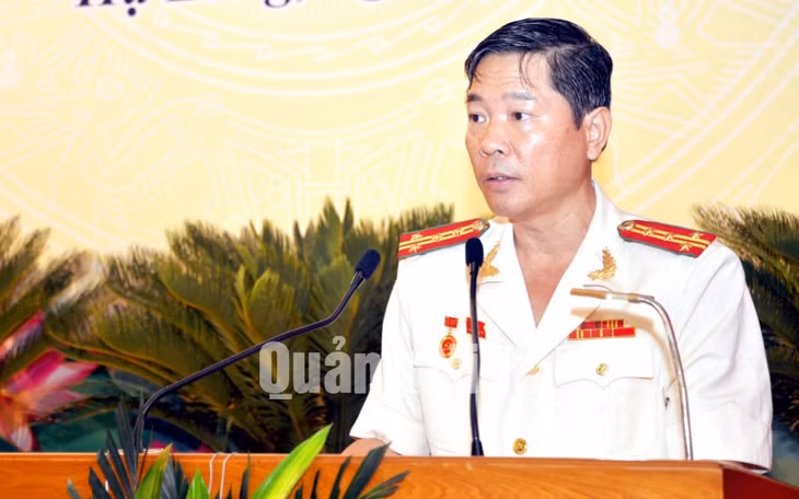 Đại tá Đỗ Văn Lực, Bí thư Đảng ủy Công an tỉnh nhiệm kỳ 2010-2015 đọc báo cáo chính trị.