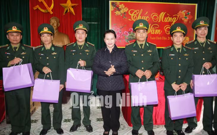 Thăm, chúc tết cán bộ, chiến sỹ đồn biên phòng Pò Hèn, TP Móng Cái.