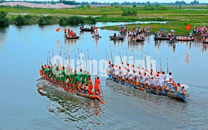 Bơi xào trên làng đảo Hà Nam (7-2016). Ảnh: Dương Văn Toàn