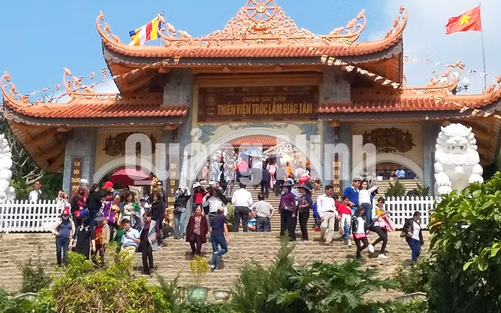 Khách thập phương lễ Chùa Cái Bầu (2-2019). Ảnh: Thu Hằng