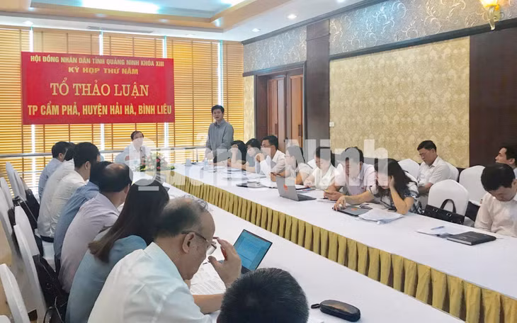 Đại biểu các Tổ TP Cẩm Phả, huyện Hải Hà, Bình Liêu tham gia thảo luận.