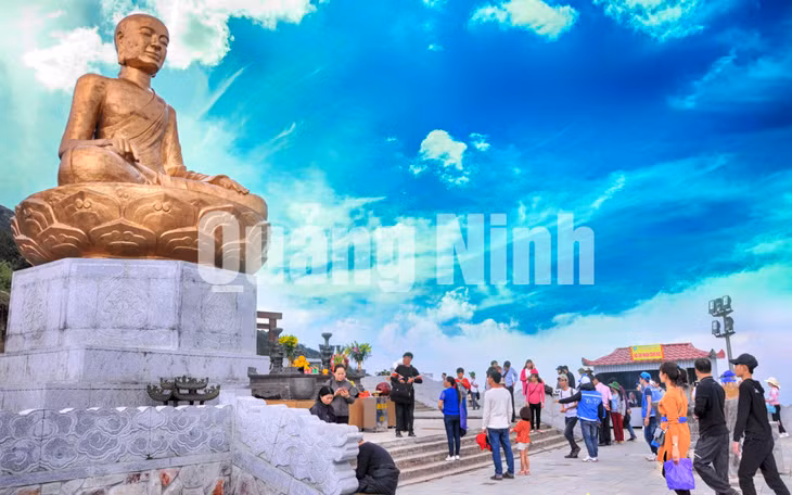 Tượng đài Phật hoàng Trần Nhân Tông (2-2017). Ảnh: Phan Hằng