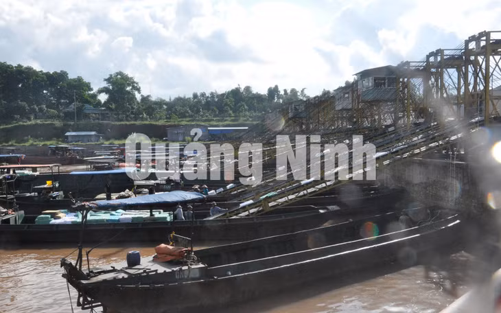 Xuất nhập khẩu hàng hoá tại Cảng ICD Thành Đạt (9-2017). Ảnh Hữu Việt