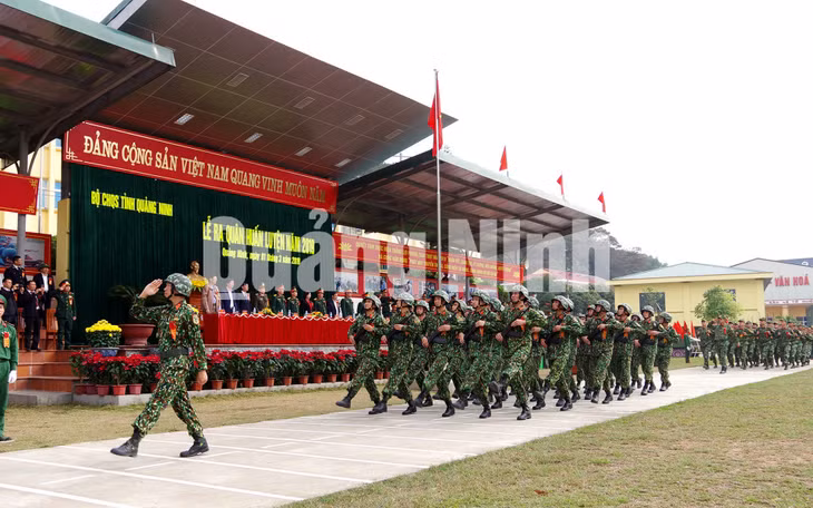 Duyệt đội ngũ trong lễ ra quân huấn luyện năm 2019. Ảnh: Văn Đảm (Bộ CHQS tỉnh)
