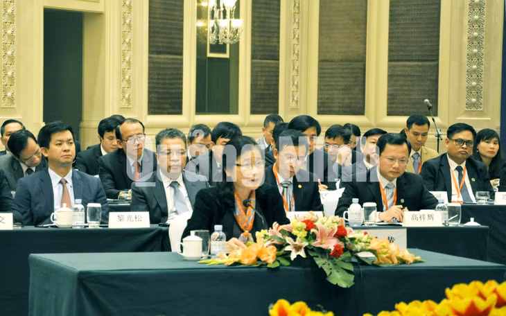 Đồng chí Đỗ Thị Hoàng báo cáo khái quát kết quả thực hiện Biên bản hội đàm năm 2017 và đề xuất nội dung hợp tác hữu nghị trong năm 2018 (2-2018). Ảnh: Hồng Nhung