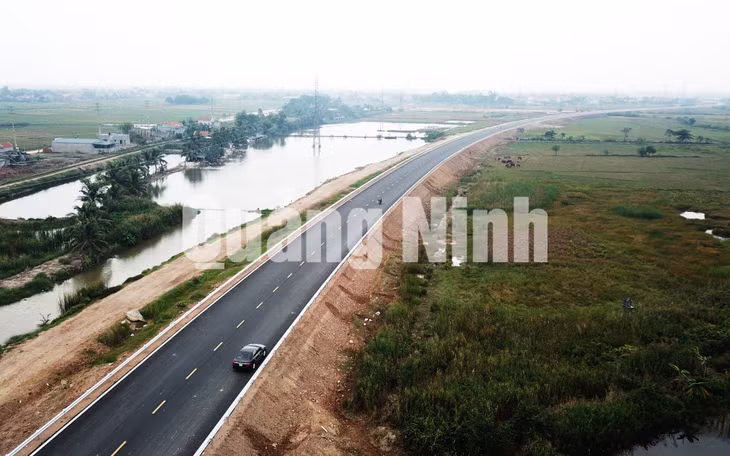 Đường dài 8,6km, rộng 12m, là đường tiêu chuẩn cấp III đồng bằng (11-2019). Ảnh: Đỗ Phương