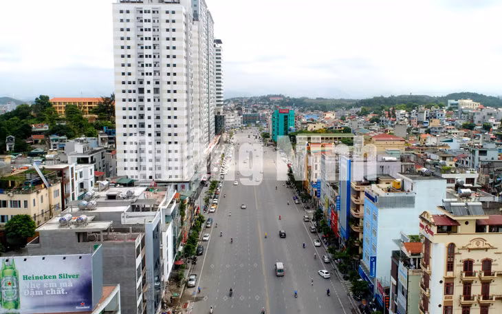 Đường Trần Hưng Đạo, TP Hạ Long (5-2019). Ảnh: Khánh Giang