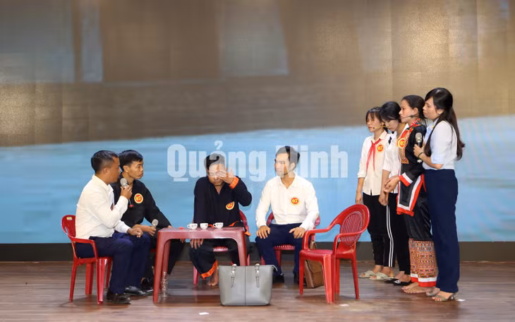 Các tình huống đặt ra trong các tiểu phẩm phản ánh rõ nét những yêu cầu của công tác dân vận trong tình hình mới (9-2020). Ảnh: Khánh Giang