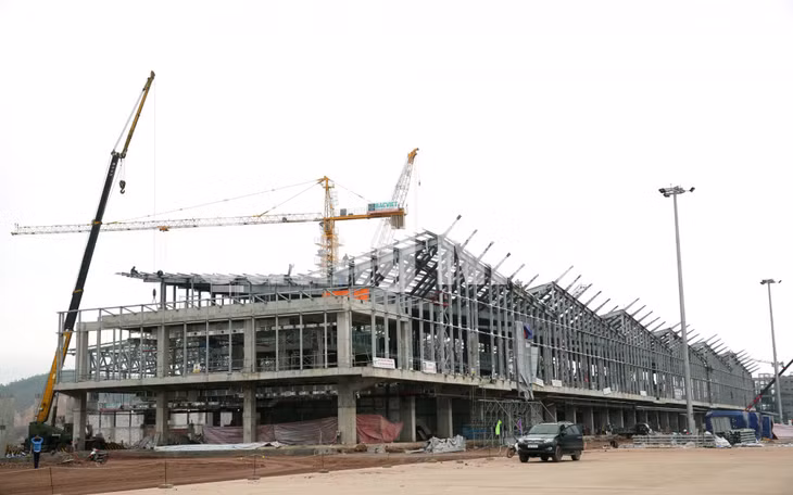 Thi công Cảng Hàng không quốc tế Quảng Ninh (2-2018). Ảnh: Đỗ Phương