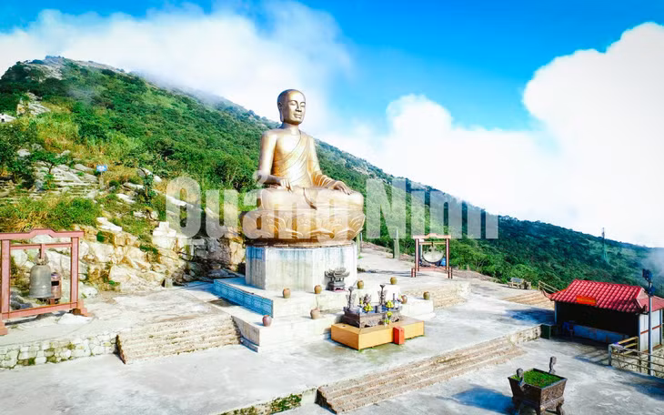 Tượng Phật hoàng Trần Nhân Tông (1-2020). Ảnh: Trung tâm Văn hóa Trúc Lâm Yên Tử