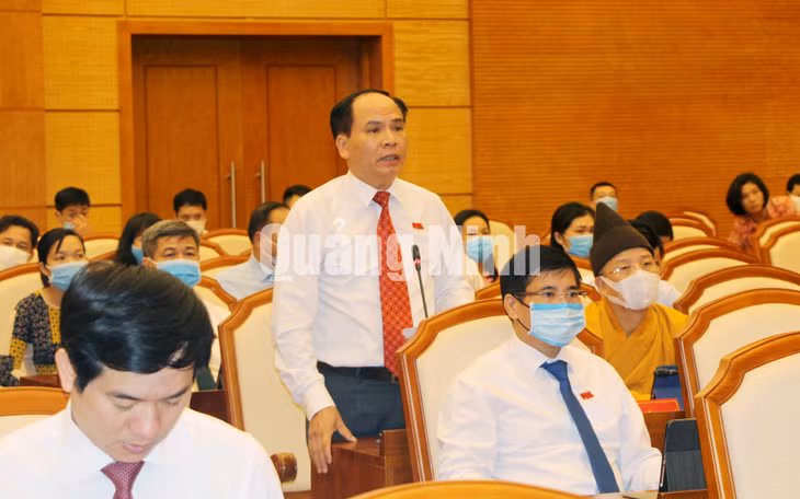 Đại biểu Trần Văn Lâm, tổ đại biểu Uông Bí thảo luận tại kỳ họp (9-2020). Ảnh: Thu Chung