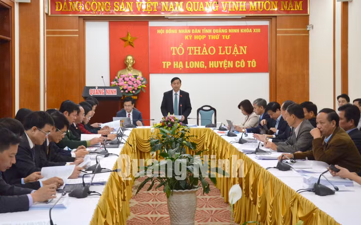 Quang cảnh phiên thảo luận tại Tổ thảo luận TP Hạ Long, huyện Cô Tô.