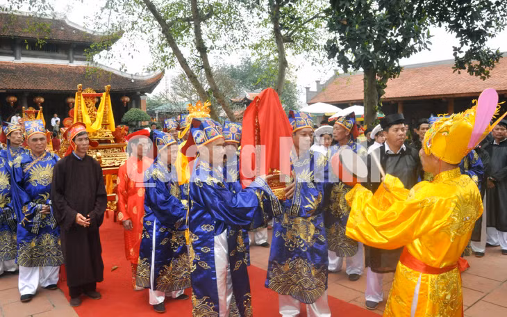 Nghi thức an vị đối với các vị thần (3-2018). Ảnh: Hữu Việt