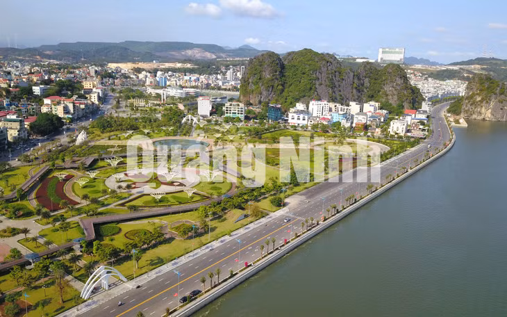 Tuyến đường Trần Quốc Nghiễn kết nối các điểm tham quan của thành phố như Bảo tàng, Cung quy hoạch, Hội chợ và triển lãm, công viên Lán Bè, cụm di tích núi Bài Thơ... (5-2020). Ảnh: Hùng Sơn
