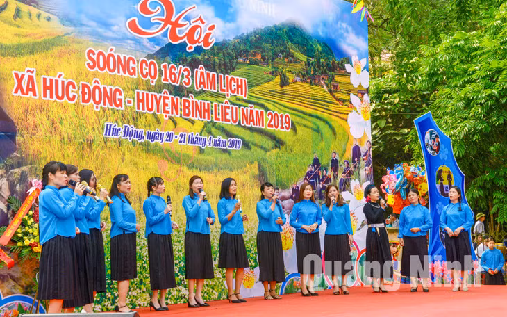 Tiết mục văn nghệ chào mừng Lễ hội Sóong Cọ 2019.Ảnh: Khắc Đạm