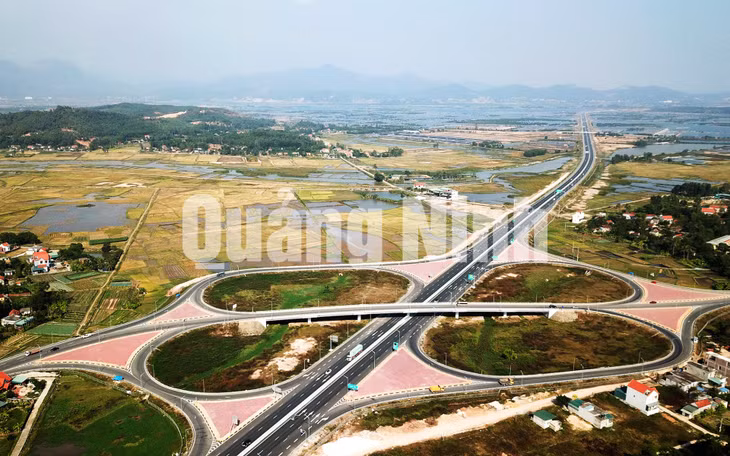 Nút giao Hoàng Tân thuộc phường Hà An, TX Quảng Yên (2-2020). Ảnh: Đỗ Phương