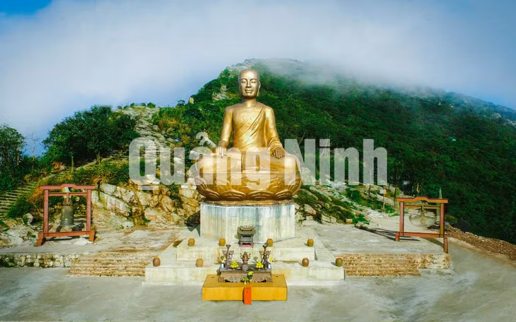 Tượng Phật hoàng Trần Nhân Tông (1-2020). Ảnh: Trung tâm Văn hóa Trúc Lâm Yên Tử