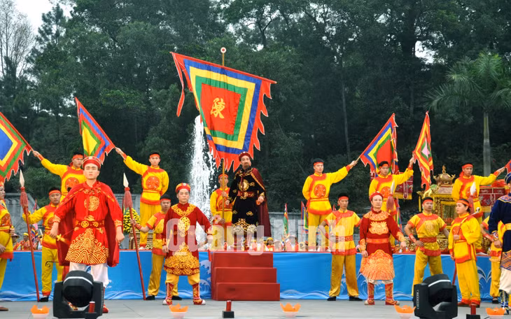Màn diễn tích tái hiện lại cuộc đời và những chiến công hiển hách của Hưng Nhượng Đại Vương (3-2018). Ảnh: Phan Hằng