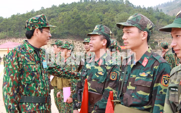 Đồng chí Nguyễn Văn Đọc, Bí thư Tỉnh uỷ, Chủ tịch HĐND tỉnh, Trưởng BCĐ diễn tập tỉnh, động viên các lực lượng tham gia diễn tập. Ảnh: Hồng Ngọc (CTV)