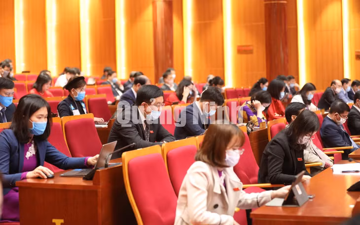 Các đại biểu tập trung nghiên cứu tài liệu tại Kỳ họp...