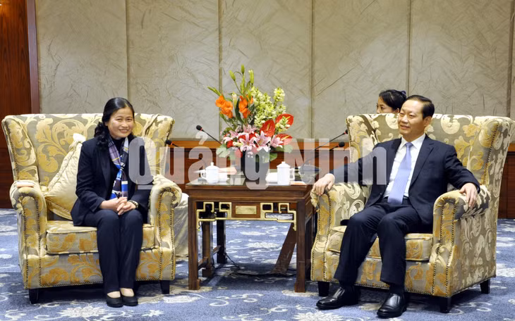 Bí thư Khu ủy Khu tự trị dân tộc Choang Quảng Tây (Trung Quốc) tiếp xã giao Phó Bí thư Thường trực Tỉnh ủy Quảng Ninh (2-2018). Ảnh: Hồng Nhung