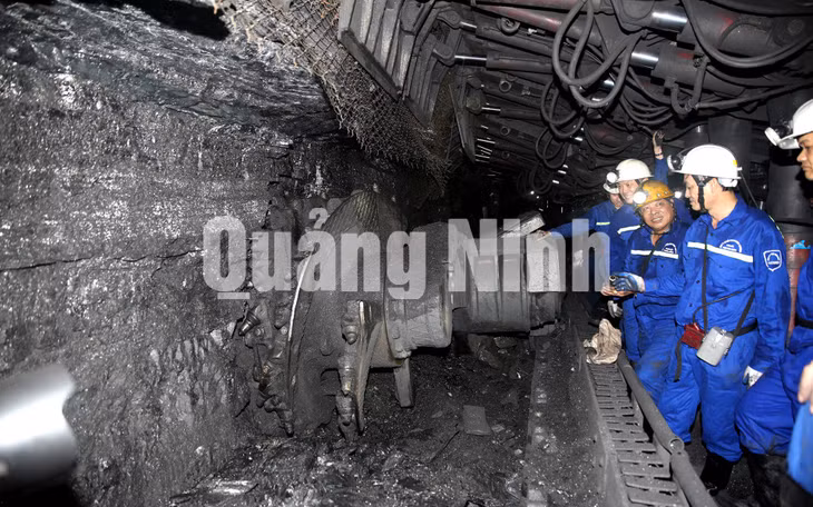 Áp dụng công nghệ khai thác than bằng dàn tự hành Vinaalta (4-2019). Ảnh: Nguyên Ngọc