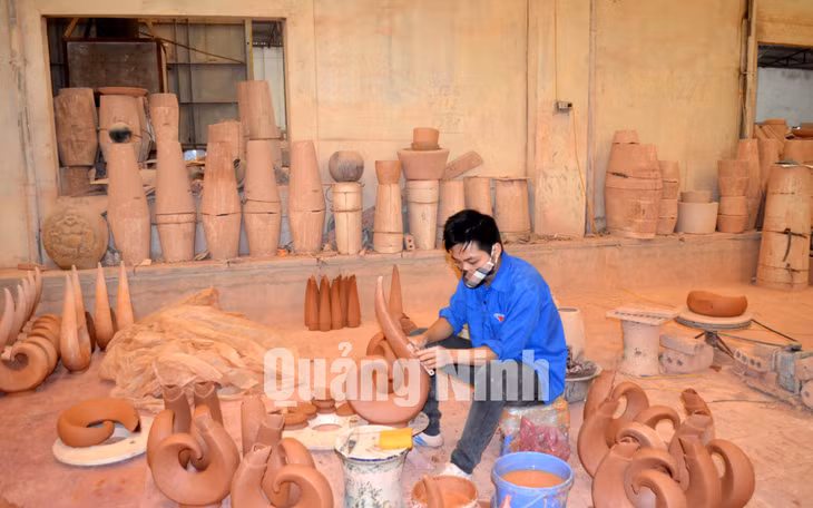 Sản xuất gốm tại Công ty CP Thành Đồng (5-2018). Ảnh: Thanh hằng