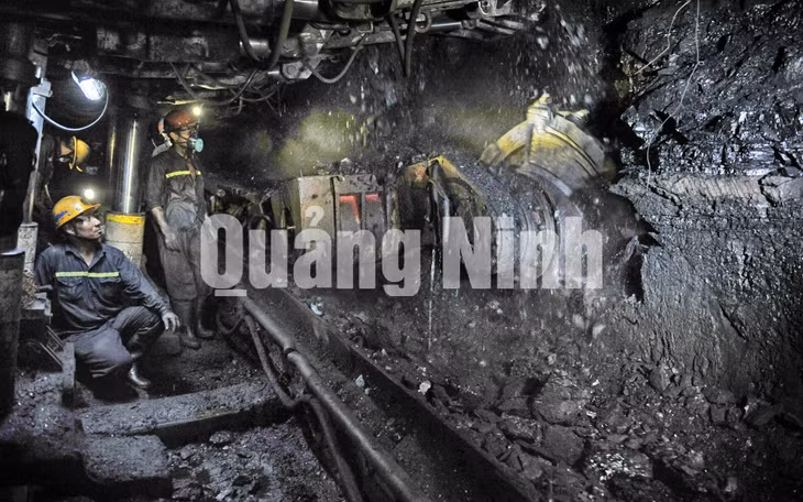 Vận hành cơ giới hoá đồng bộ ở Công ty CP Than Hà Lầm - Vinacomin. Ảnh: Phương Thúy