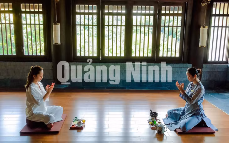Du khách trải nghiệm không gian yên tĩnh tại Legacy Yên Tử (9-2020). Ảnh: Hùng Sơn