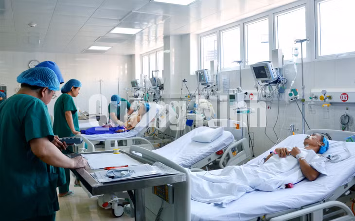 Bệnh nhân sau khi mổ tim được chăm sóc tại phòng hậu phẫu BVĐK tỉnh (7-2020). Ảnh: Nguyễn Hoa