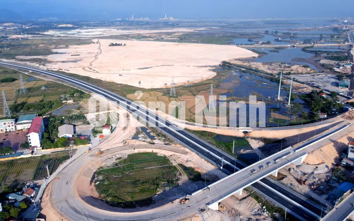 Tuyến đường nối KCN Cái Lân qua KCN Việt Hưng đến cao tốc Hạ Long - Vân Đồn (1-2021). Ảnh: Mạnh Trường