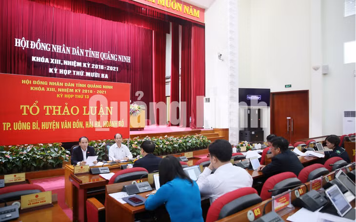 Tổ thảo luận số 3 tập trung thảo luận (7-2019). Ảnh: Đỗ Phương