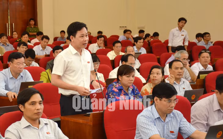 Đại biểu Phạm Quang Hoài tổ đại biểu TP Móng Cái chất vấn tại kỳ họp