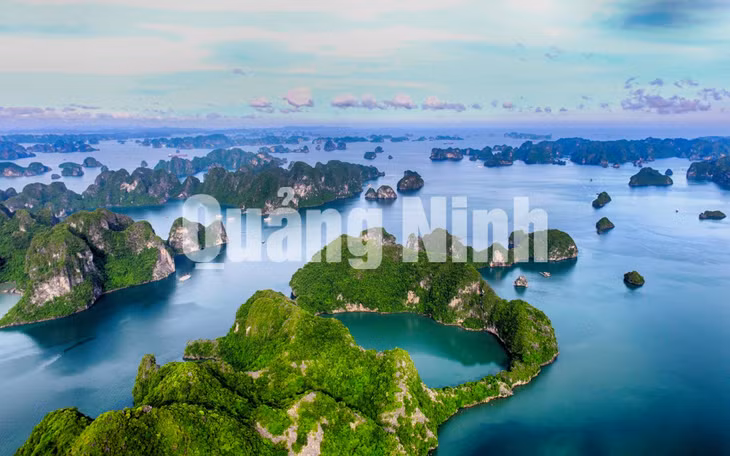 Vịnh Hạ Long (8-2017). Ảnh: Hùng Sơn