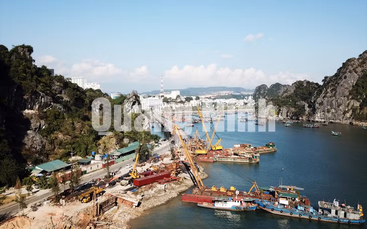 Toàn cảnh thi công đường bao biển núi Bài Thơ (3-2019). Ảnh: Đỗ Phương