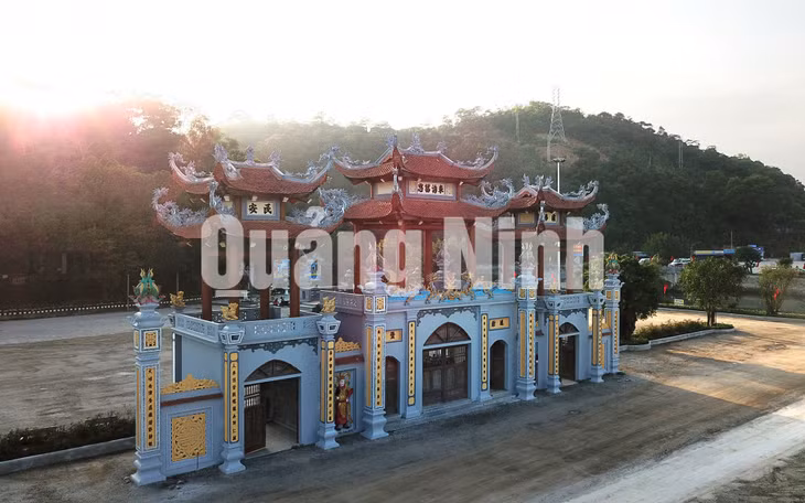 Cổng đền Cặp Tiên (2-2020). Ảnh: Đỗ Giang