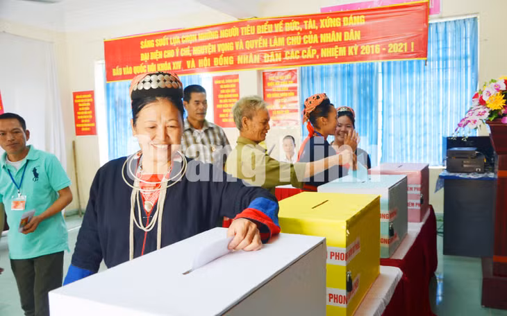 Đến 13h, 100% cử tri ở 5 tổ bầu cử trong xã Bằng Cả, huyện Hoành Bồ đã hoàn thành việc bỏ phiếu. Ảnh: Tạ Quân