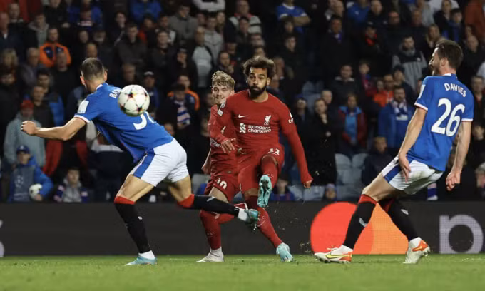 Pha cứa lòng giúp Salah hoàn tất hat-trick. Ảnh: UEFA