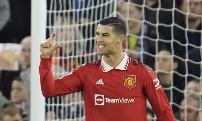 Ronaldo tiếc nuối với một cơ hội bị bỏ lỡ. Ảnh: AP