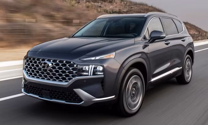 Santa Fe 2021-2022 có tên trong diện triệu hồi vì lỗi hộp số tại Mỹ. Ảnh: Hyundai