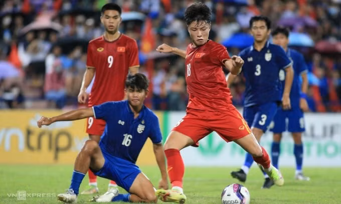 Đức Thiện giải cơn khát ghi bàn với pha nâng tỷ số lên 3-0 cho Việt Nam. Ảnh: Lâm Thỏa.